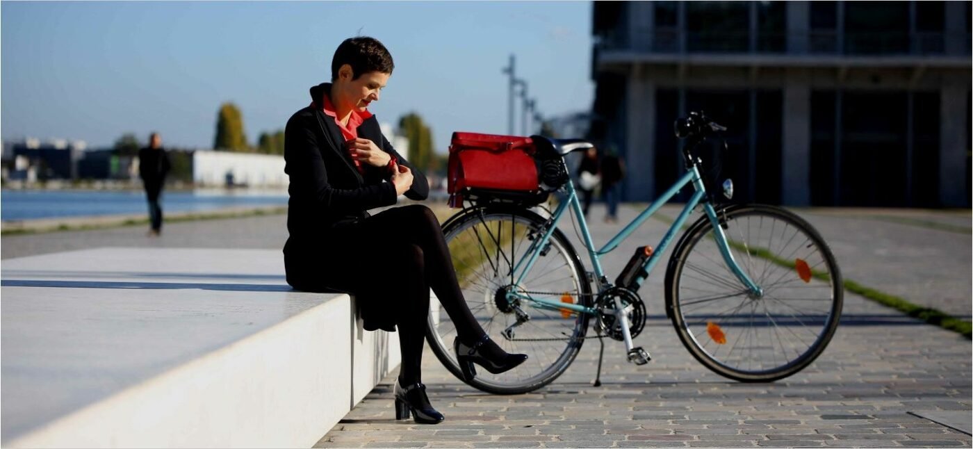 tenue élégante pour vélotafer au féminin