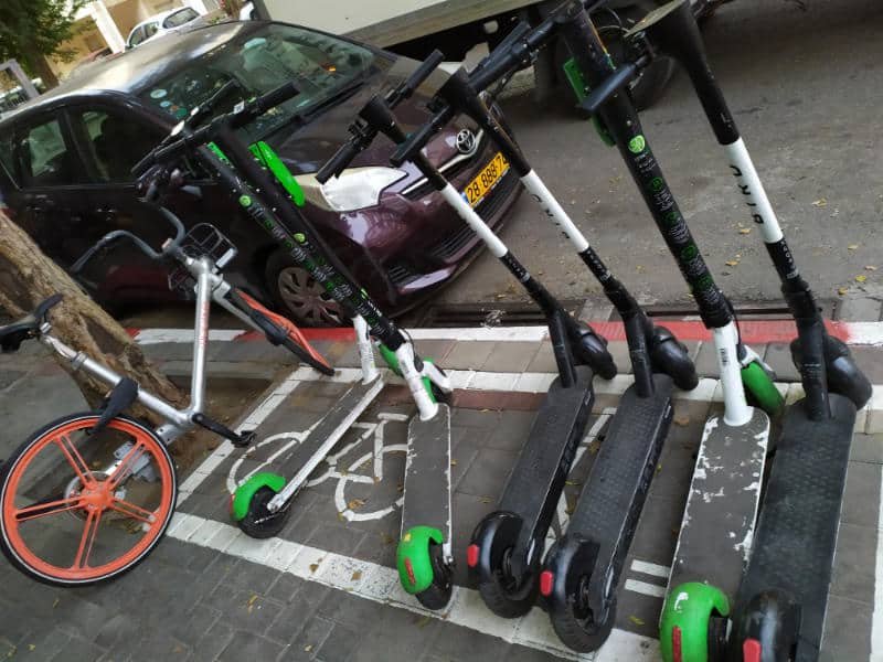 velo-trottinette-stationnement